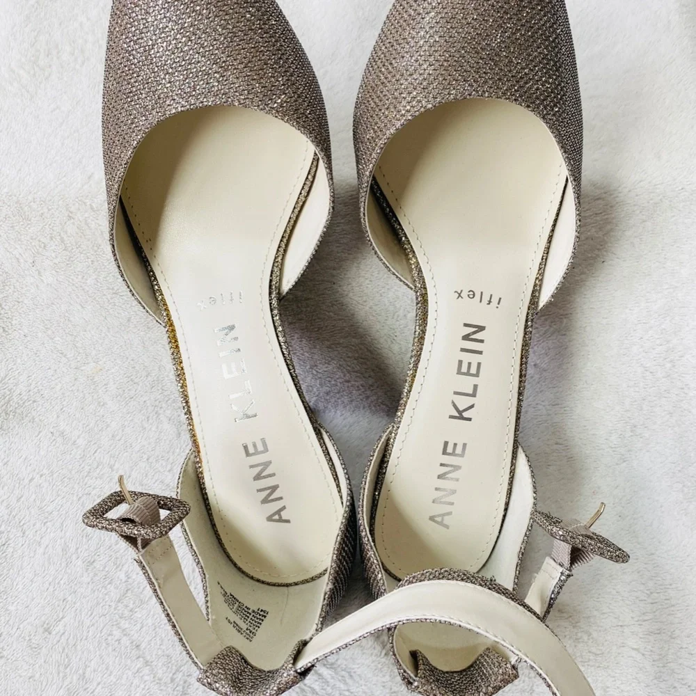 Anne Klein Ariana iFlex Metallic Gold‎ Shimmer Ankle Strap Kitten Heels Pumps 9M